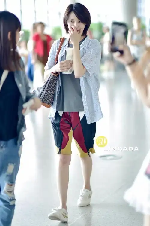 掉队这么多年的郑爽 重新杀回时尚圈还吃得开吗?-爱妻自媒体