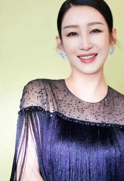 秦海璐黑裙性感浪漫写真图片[6/6]_明星_美桌网