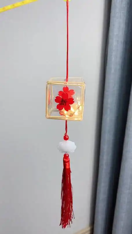 用透明胶和牙签制作可爱的正方体灯笼,快来试试吧#幼儿园创意亲子手工