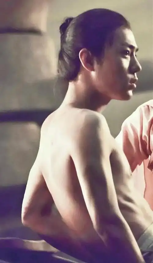 肖战组图|怀念那时候还不知打底为何物的肖战