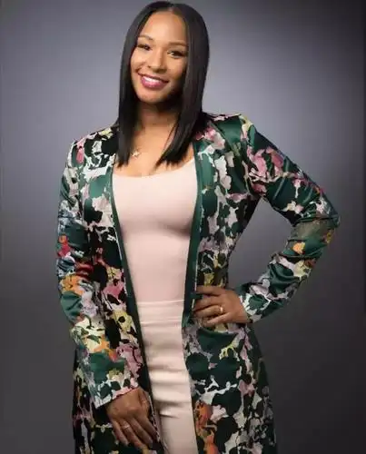 足球直播 球星家属团 篮球球星家属 > 詹姆斯老婆萨瓦娜·布林森