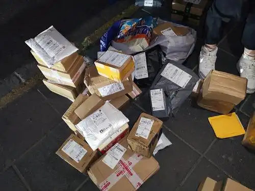 想问下鹅们,现在在小区拿快递外卖真的有方便到你们吗