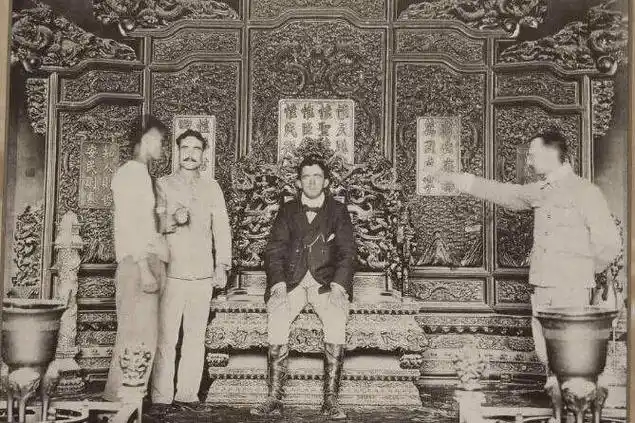 故宫太和殿中的龙椅竟然是"赝品"_袁世凯_皇帝_靠背