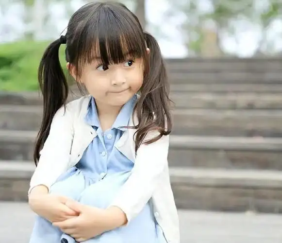 刘楚恬2岁出道年入百万因长相甜美被禁止整容如今她怎样了