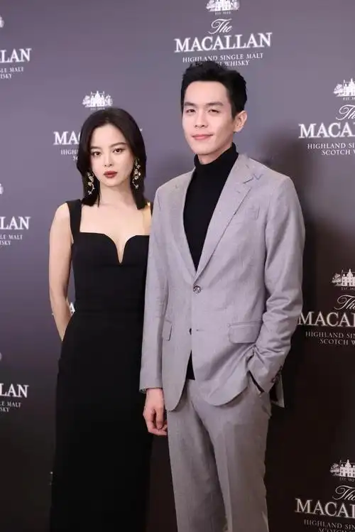 辛芷蕾张若昀同框上热搜穿吊带裙打扮性感张若昀都不敢看