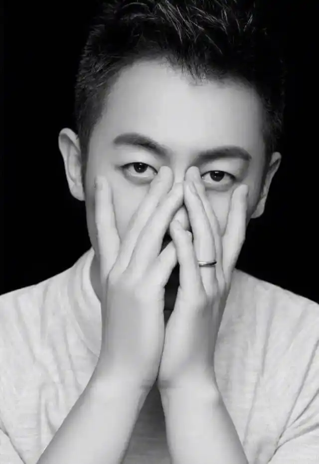 《声临其境》朱亚文夺冠,完美演绎西装革履下的绅士品格