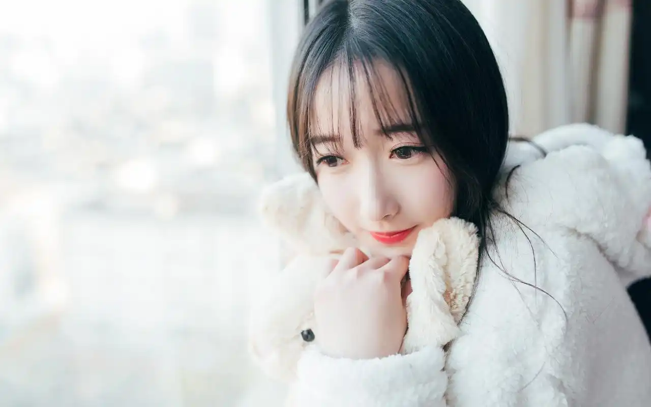 清纯少女冬日唯美高清桌面壁纸