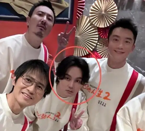 "科技脸"和"自然脸",老后差距有多大?还是叔圈天菜有看点