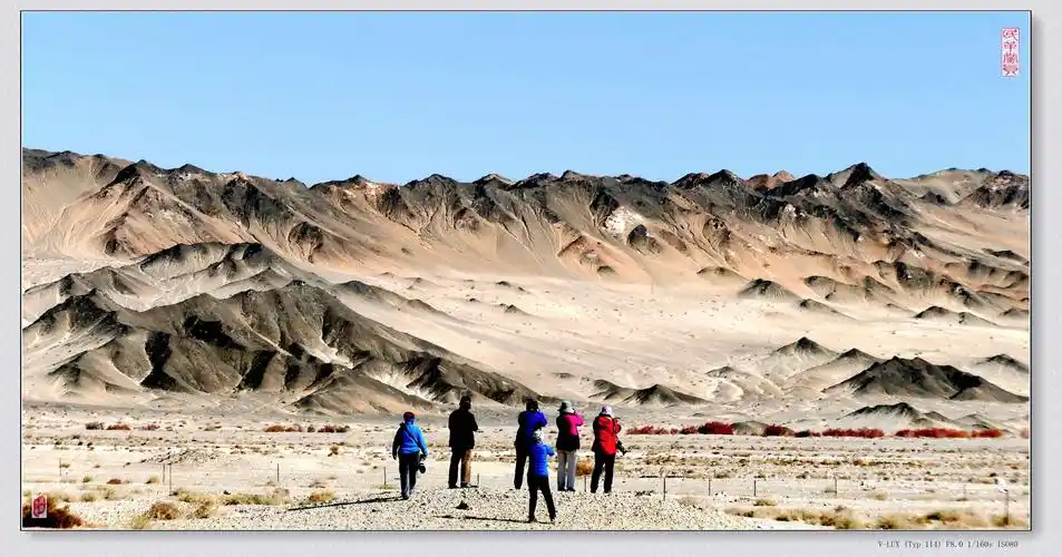 跟山水摄影群去甘肃无人区拍摄国画山景区,事先开好通行证过三道关卡