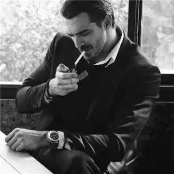 2019超拽男生黑白头像霸气成熟范男生抽烟头像