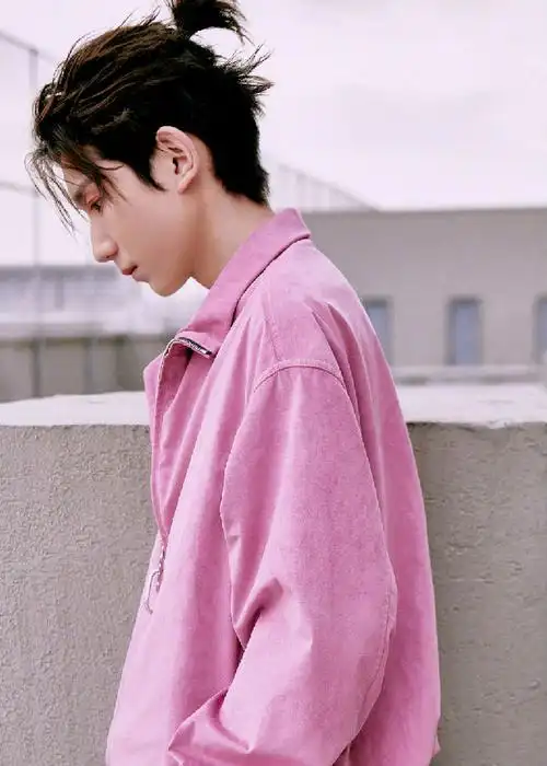 上游时尚|粉色不是女生的专属 王源粉色造型奶酷十足