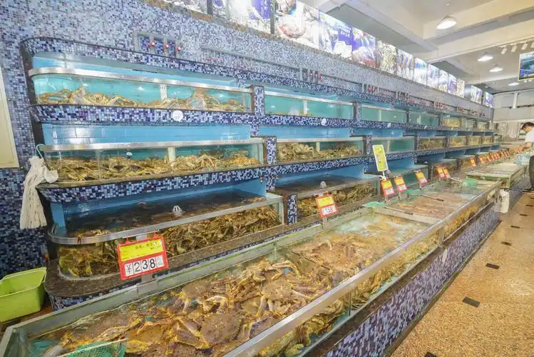 除了老一辈爱逛的八市以外,当属位于高崎夏商水产市场内的兴旺海鲜城