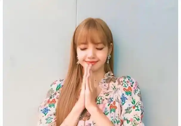 顶流偶像lisa变"脱衣舞娘",vip可竞价上台抚摸