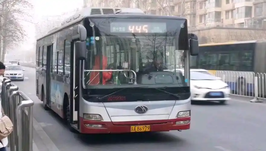 北京公交京华,黄海,厦门金龙客车老车纪念视频图片集