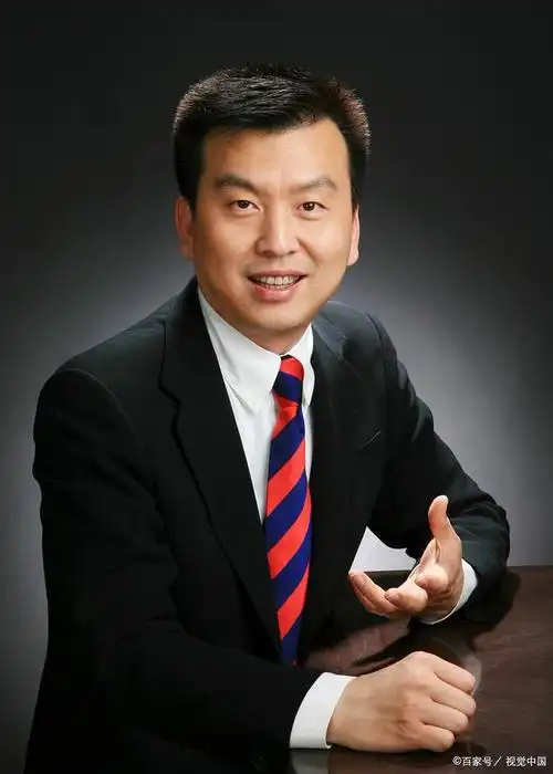 10月7日,央视著名主持人张泽群在社交平台连发6条动态,实名举报北京市