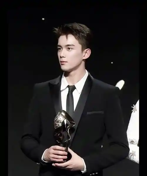 的4位浓颜系男星,陈坤上榜,最后一位是亚洲颜值巅峰_吴磊_严屹宽_长相