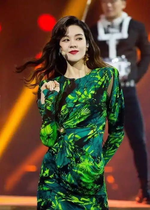 《浪姐》郁可唯总决赛以歌手身份回归舞台要让自己变得更尖锐_姐姐