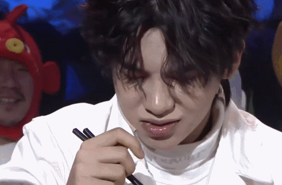 朱正廷秒变淘宝嫩模黄明昊被辣哭,马爸爸的脑洞综艺太魔性了