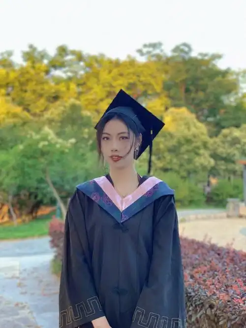 毕业快乐 #学士服毕业照  #毕业季  #拍照姿势不重样  #学士帽怎么