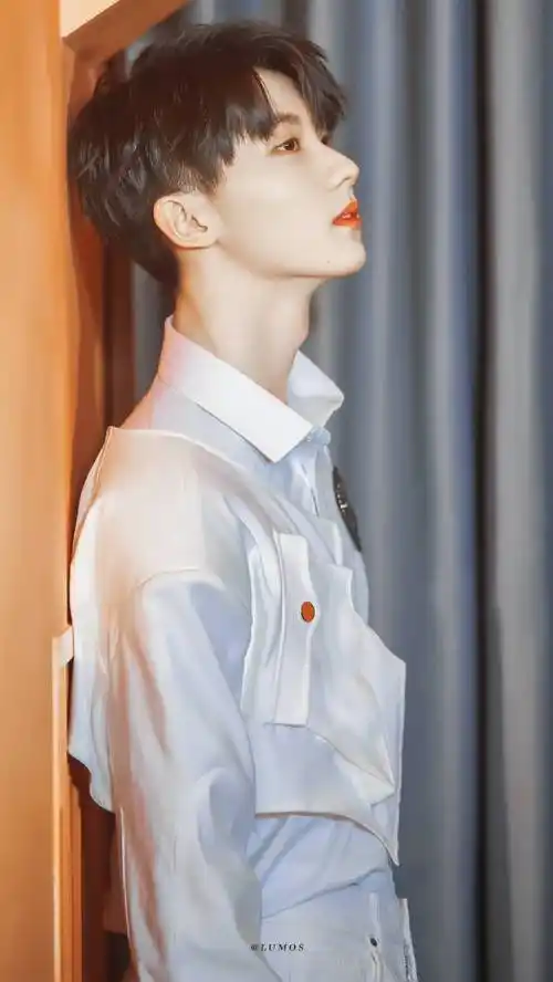 时代少年团侧颜杀#马嘉祺侧颜杀合集精致轮廓 线条清晰,侧颜绝杀!