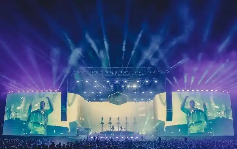 如何让舞台更像一场高级大秀这些舞美可以实现