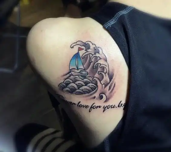 英文与小帆船的情侣后背纹身图案
