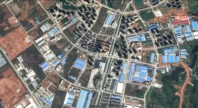 卫星上看重庆潼南:涪江穿城而过,西北边有一条人工运河