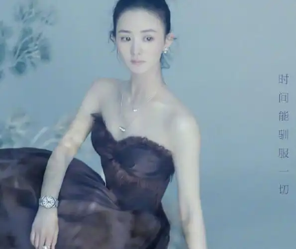 赵丽颖太瘦撑不起国风礼服 网友:真想把裙子扯上去