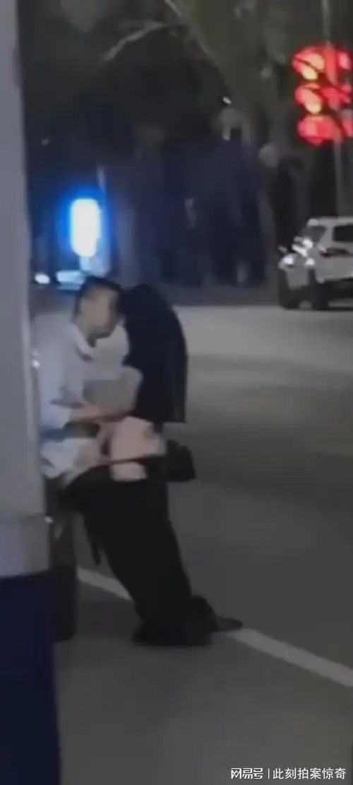 吃瓜某市育才花园一对男女马路边公然上演活春宫|亲热|某一天_网易