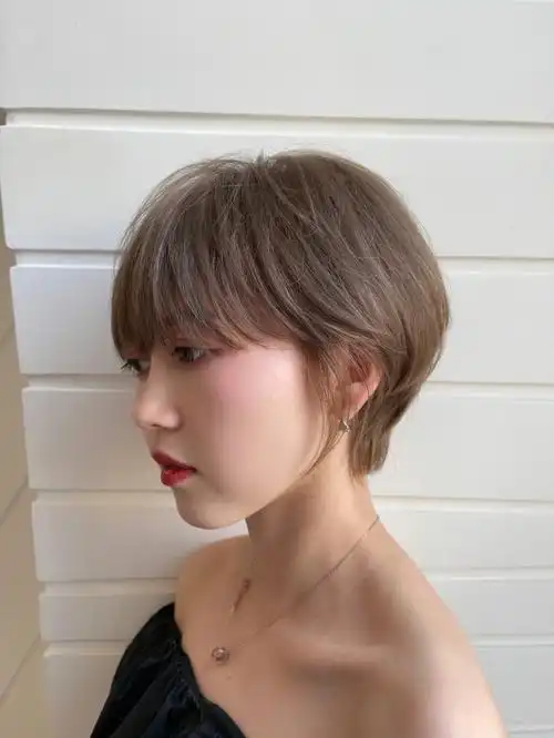 2021超短发日韩系短发现在流行的女生超短发发型,第一爆款的挂耳短发