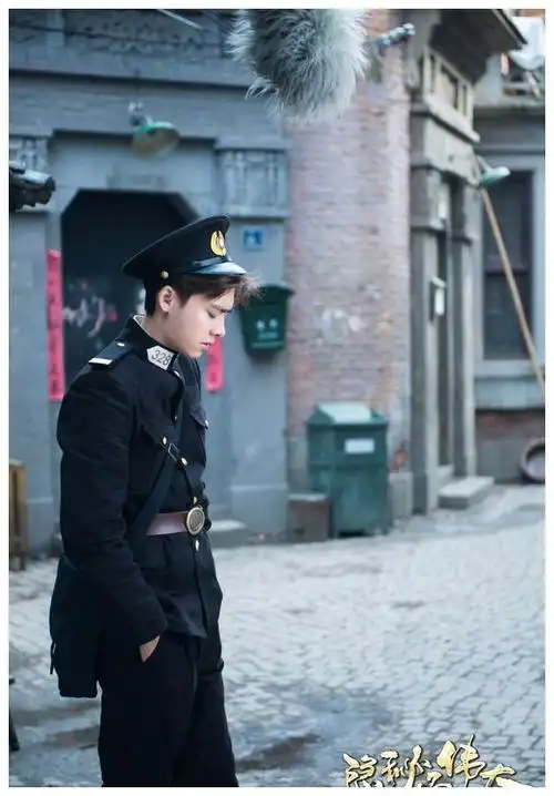 李易峰《隐秘而伟大》剧照公开 冬鹅百变造型帅气而不失时髦