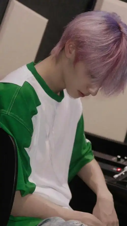 内娱明星神仙发色#盘点朱志鑫的绝美神仙发色99每一种都是长在心巴