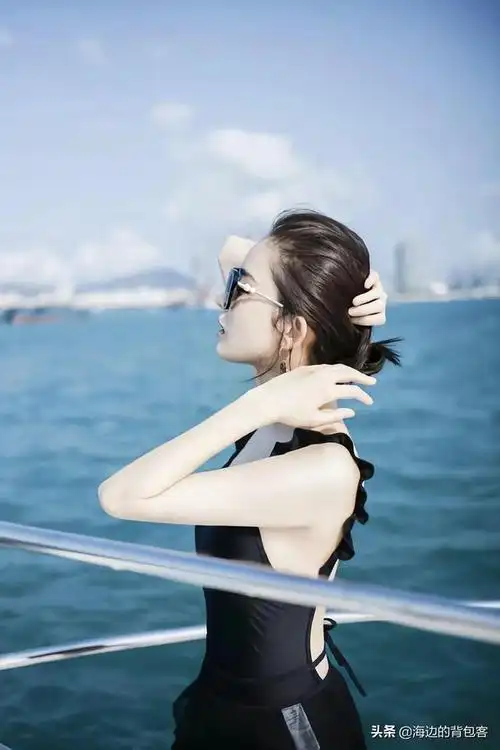 古力娜扎罕见泳装游艇照窈窕身材雪白肌肤这样的她太美了