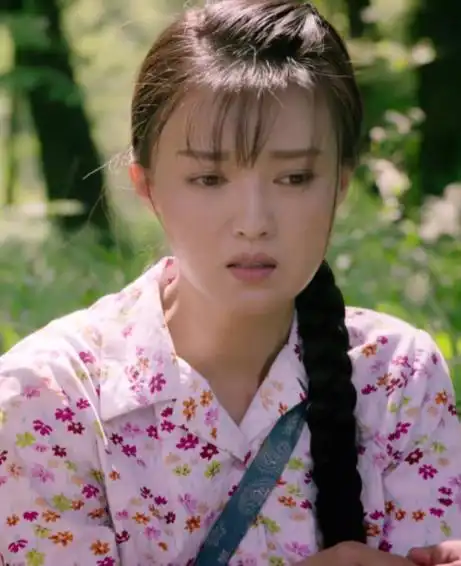 2008年电视剧《落地,请开手机》,傅晶饰演的空姐李小晚同样被很多观众