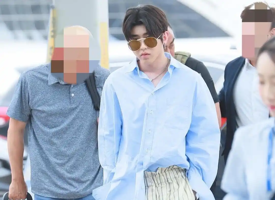 看到现在的蔡徐坤,你能想象他140斤样子吗?身体水肿判若两人