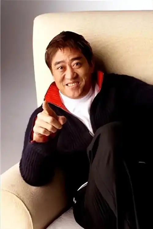 19年过去了,说要帮柯受良养妻儿的刘德华曾志伟,履行承诺了吗?