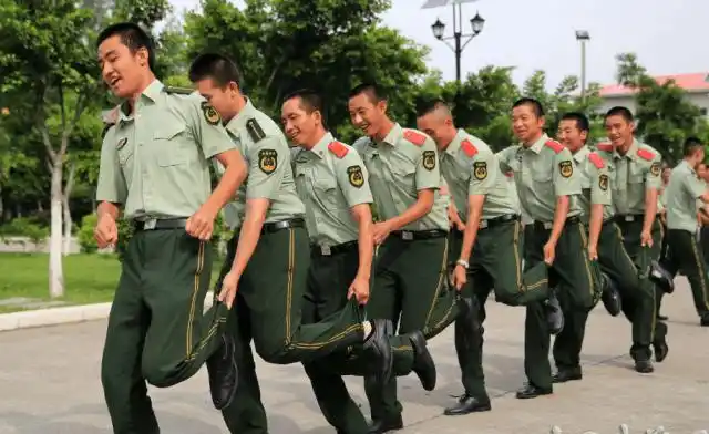 聚焦部队生活很枯燥来看看各国军队减压怎么玩