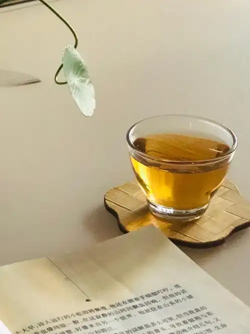 写美篇一茶一书一叶一笔一纸,再忙的日子,也能在茶里品出清闲;再难的