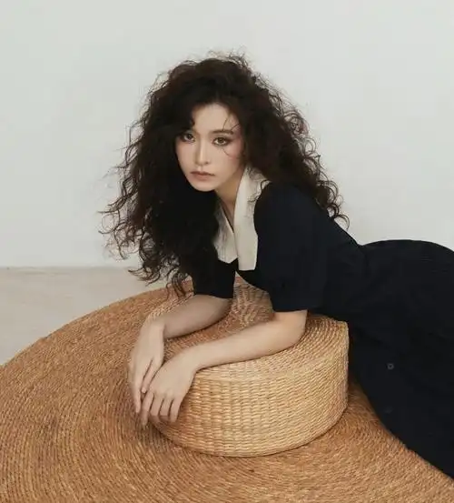 超蓬松爆炸卷发型 显发量no.1的女生烫发_女生卷发 - 美发站