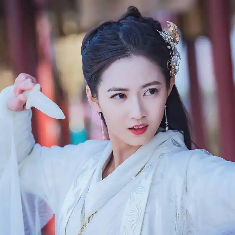 即使是在央视镜头下,女神陈钰琪她的颜值也是没有让人失望啊_赵敏