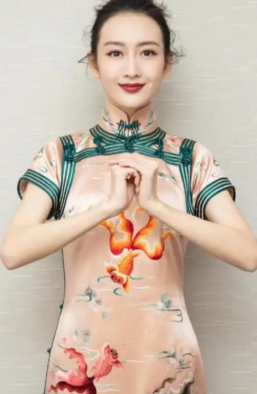 气质女神王鸥旗袍超级优雅日常穿搭也是非常可爱