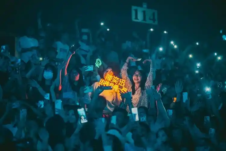 陈奕迅新专辑《chin up!