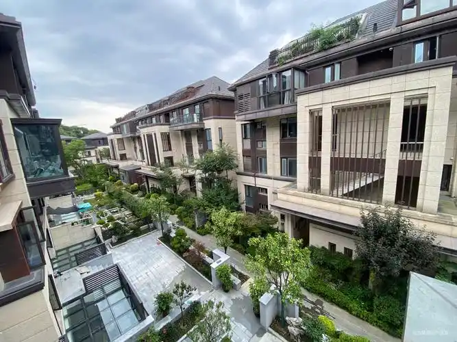 龙湖狮山原著别墅