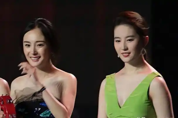 刘亦菲膀大又腰圆算不算顶级美人?看看她和杨幂的合照你就有答案