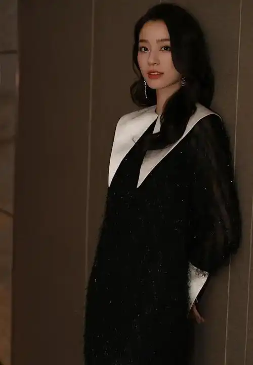 张梦露靓丽性感风采照人的女神