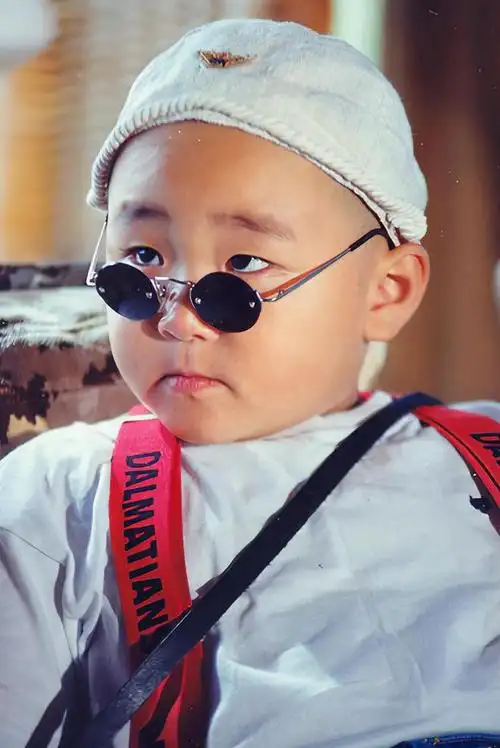 让郝劭文这个小屁孩成为炙手可热的小童星,还出了一张个人音乐专辑