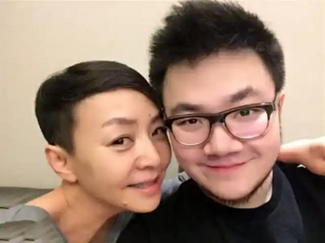 离婚21年不认儿子,如今想当爷爷要认儿子,宋丹丹怒怼8个字