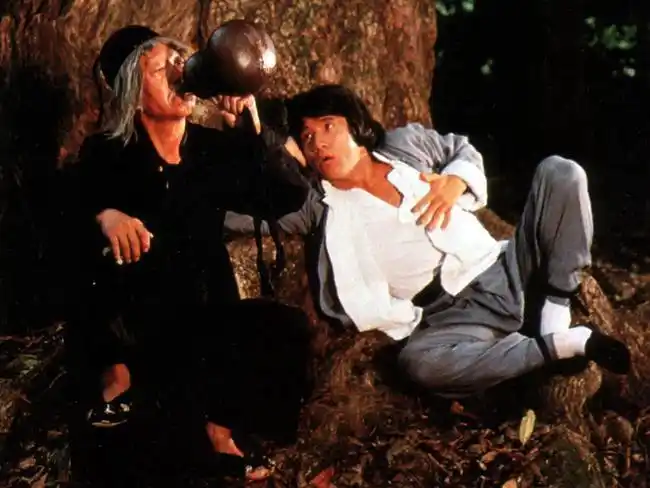 在《醉拳》,《刁形怪招》,《南北醉拳》,《睡拳怪招》等电影中,袁小田