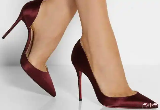 louboutin是一个奢侈品牌之一,这个品牌的主要标志性特征是红底高跟鞋