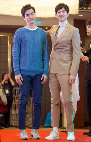 杨玏张丹峰激情热吻!《致青春》发布会男主基情满满